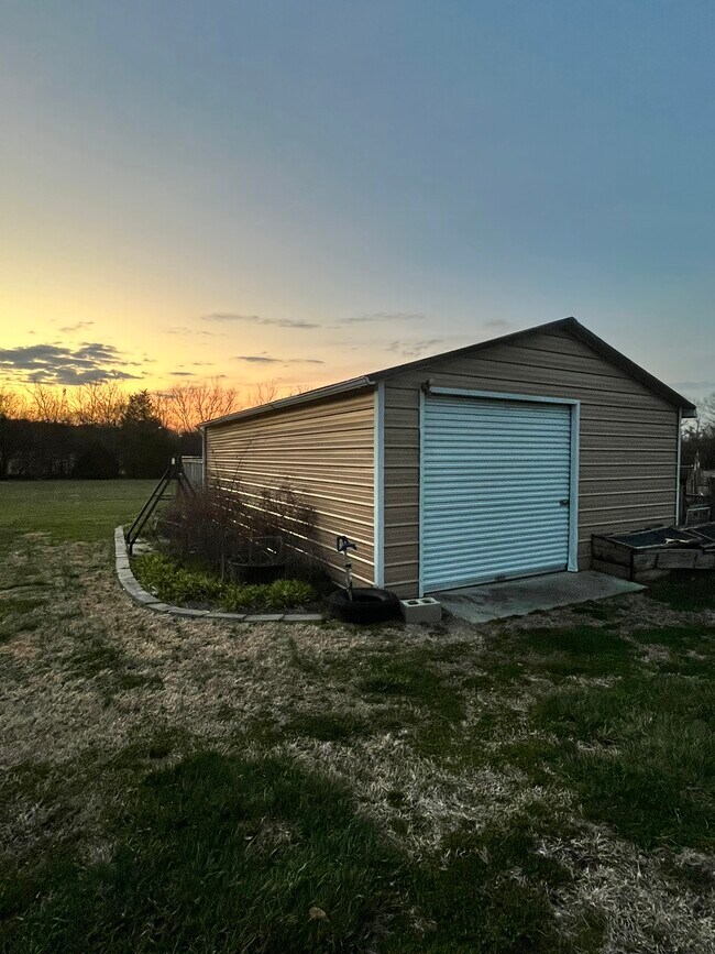 Building Photo - 476 Bill Russell Rd