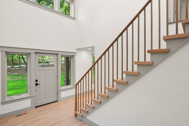 Building Photo - Modern Farmhouse 3 Bedroom 3.5 Barhroom