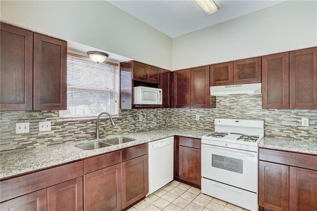 Building Photo - 16407 Framingham Cir