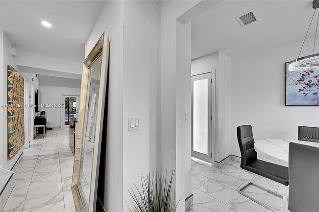 Building Photo - 18578 Woodstream Dr