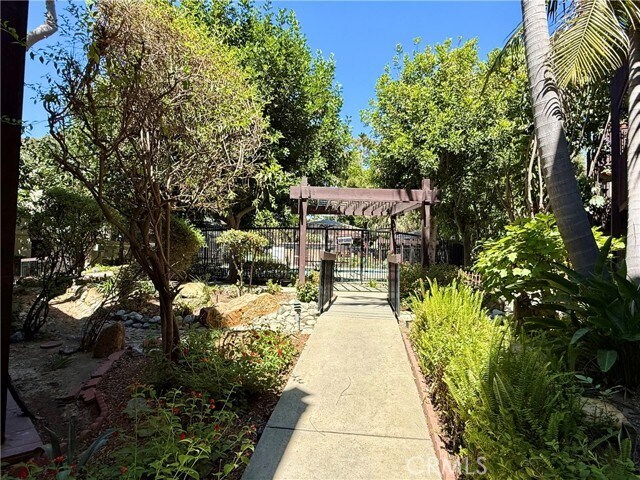 Building Photo - 5850 Benner St