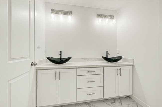 Building Photo - 1412 Northwood St