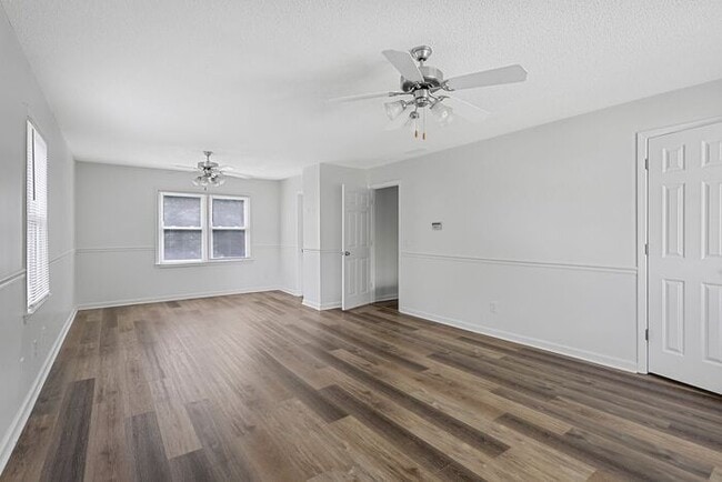 Building Photo - 110 Hayfield Way