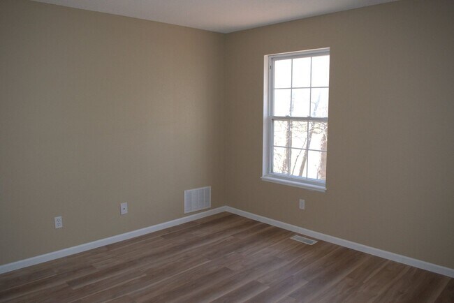 Building Photo - 1309-1311 Godas