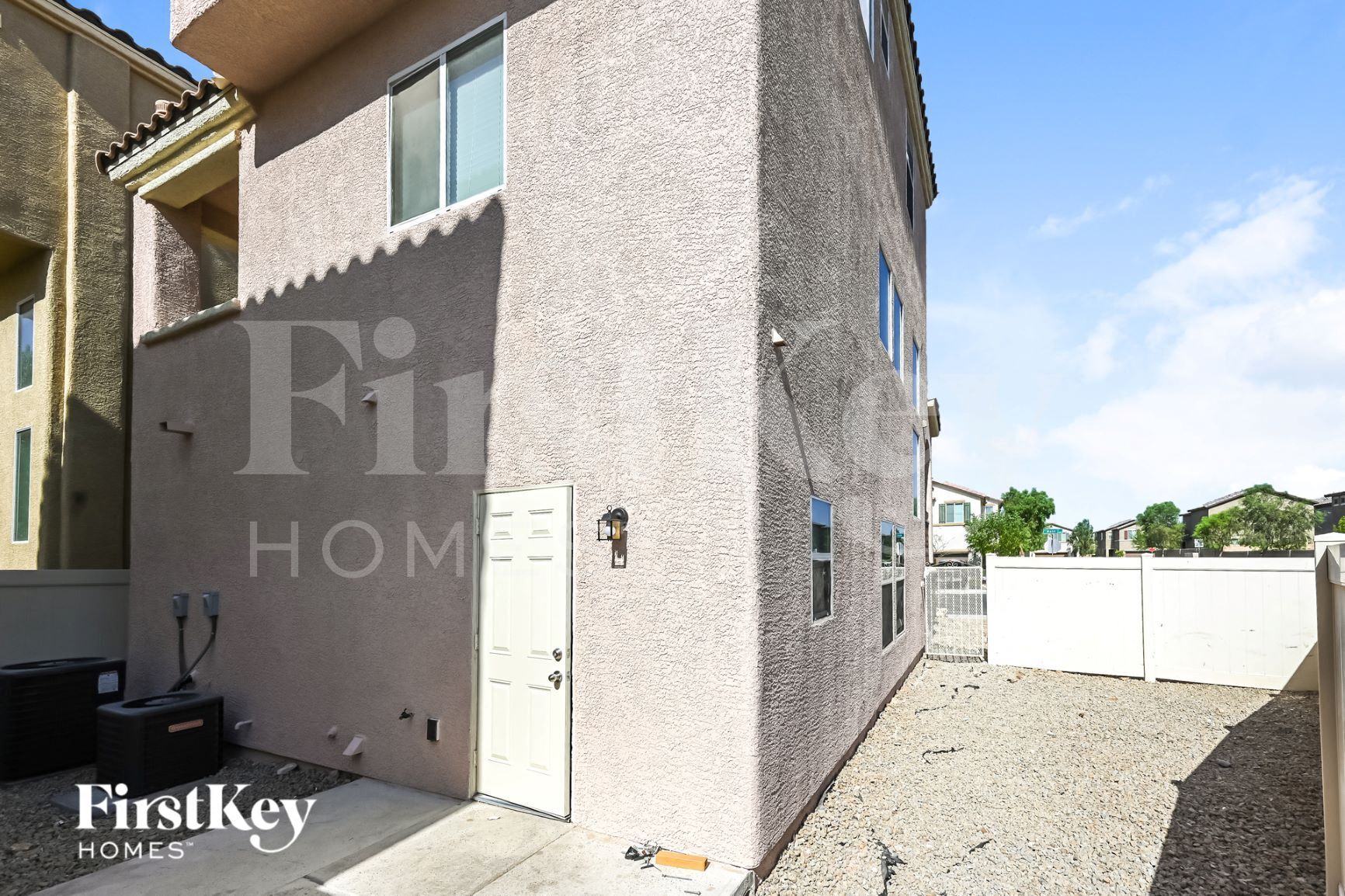Building Photo - 10549 Mann St