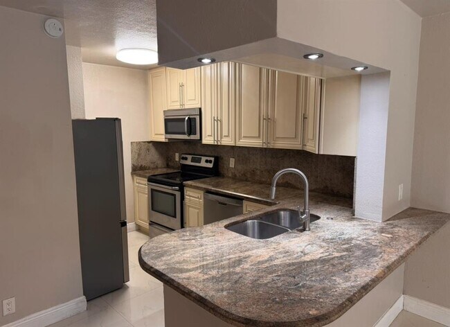 Building Photo - 2622 Riverside Dr