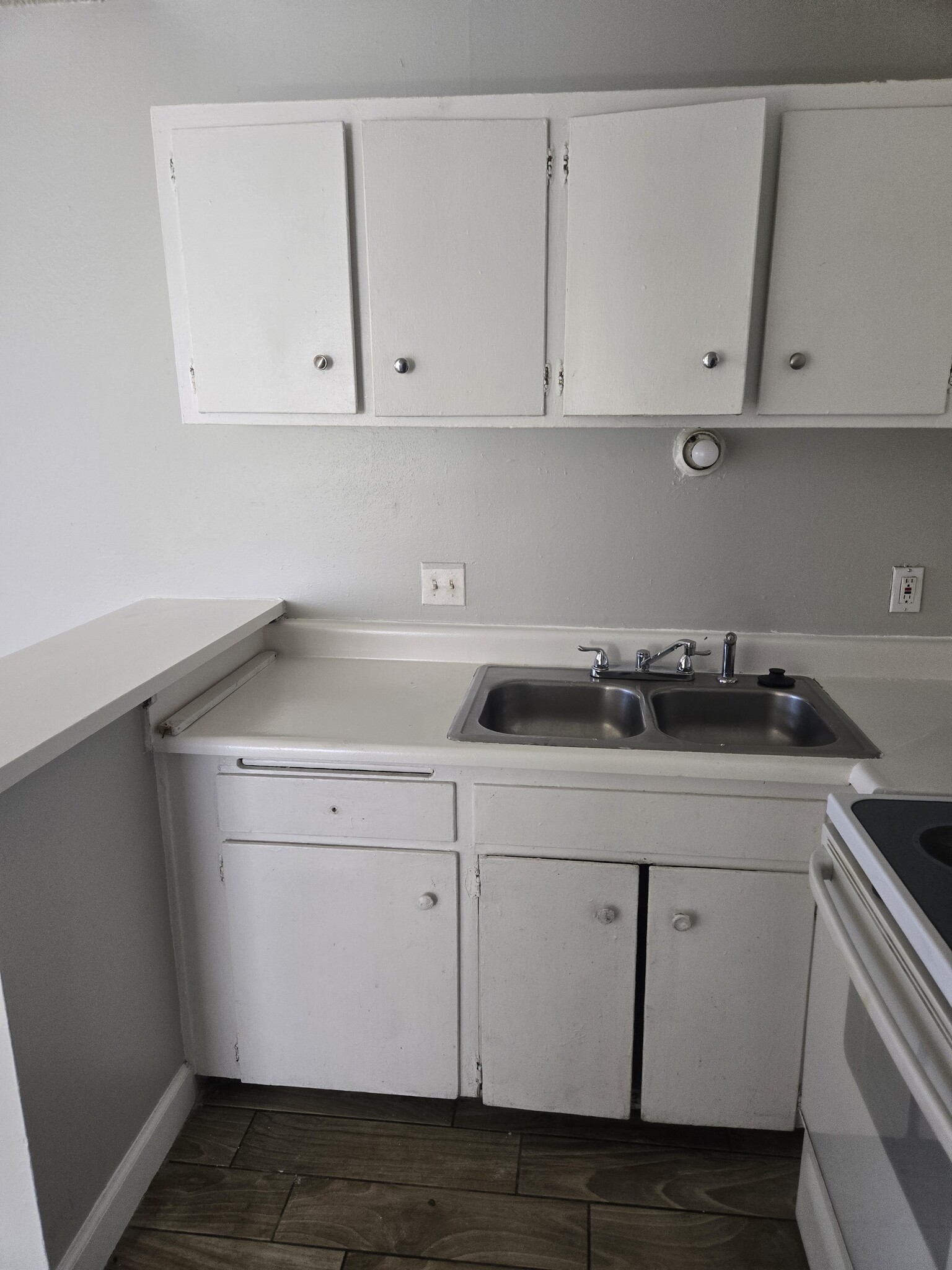 Building Photo - 485 North Cir