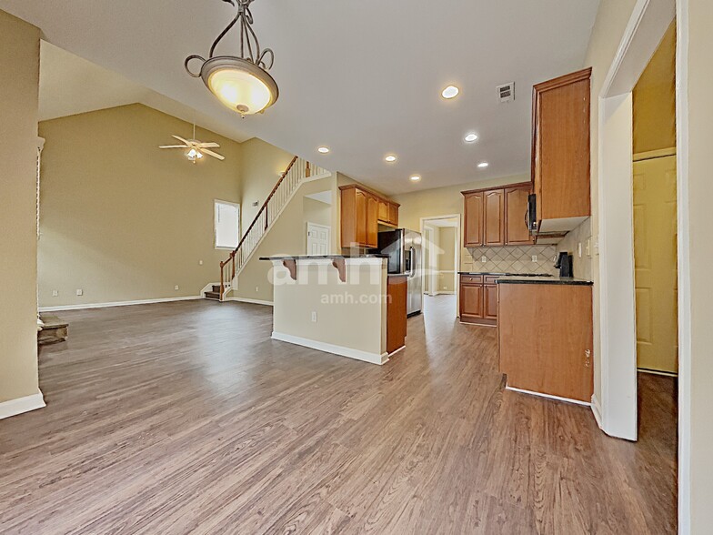 Building Photo - 423 Evans Mill Dr