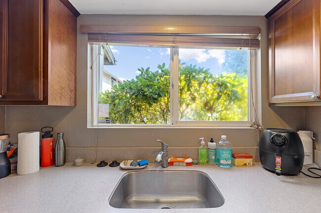 Building Photo - 1414 NE 151st St