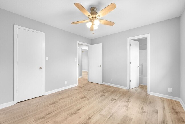 Building Photo - Newly Renovated 3 Bedroom Pet Friendly Hom...