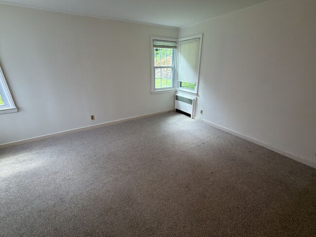 Building Photo - 6 Raven Way