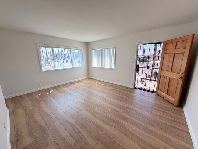 Building Photo - Completely Remodeled 2 Bed, 1 Bath in San Pedro w/ Garage Parking!