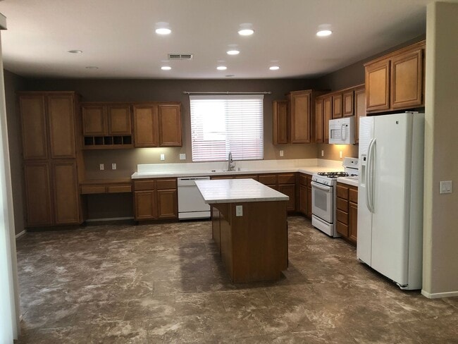 Building Photo - Paseo del Sol 4 Bedroom