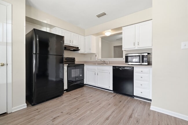 Building Photo - 3914 Wyckoff Dr