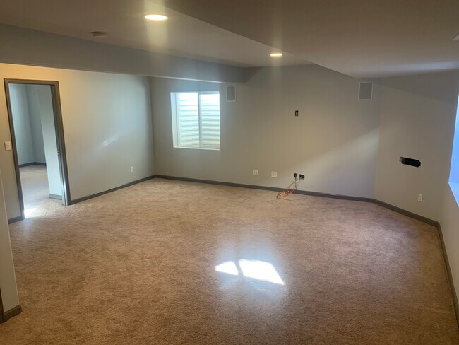 Building Photo - 5615 Marabou Way