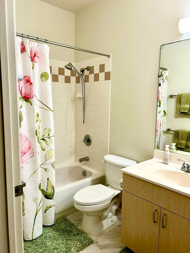 Building Photo - NAPIILI VILLAS 3 BEDROOM 2 BATH UNFURNISHE...