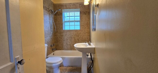 Building Photo - Murray Hill Home  3 Bed 1 Bath
