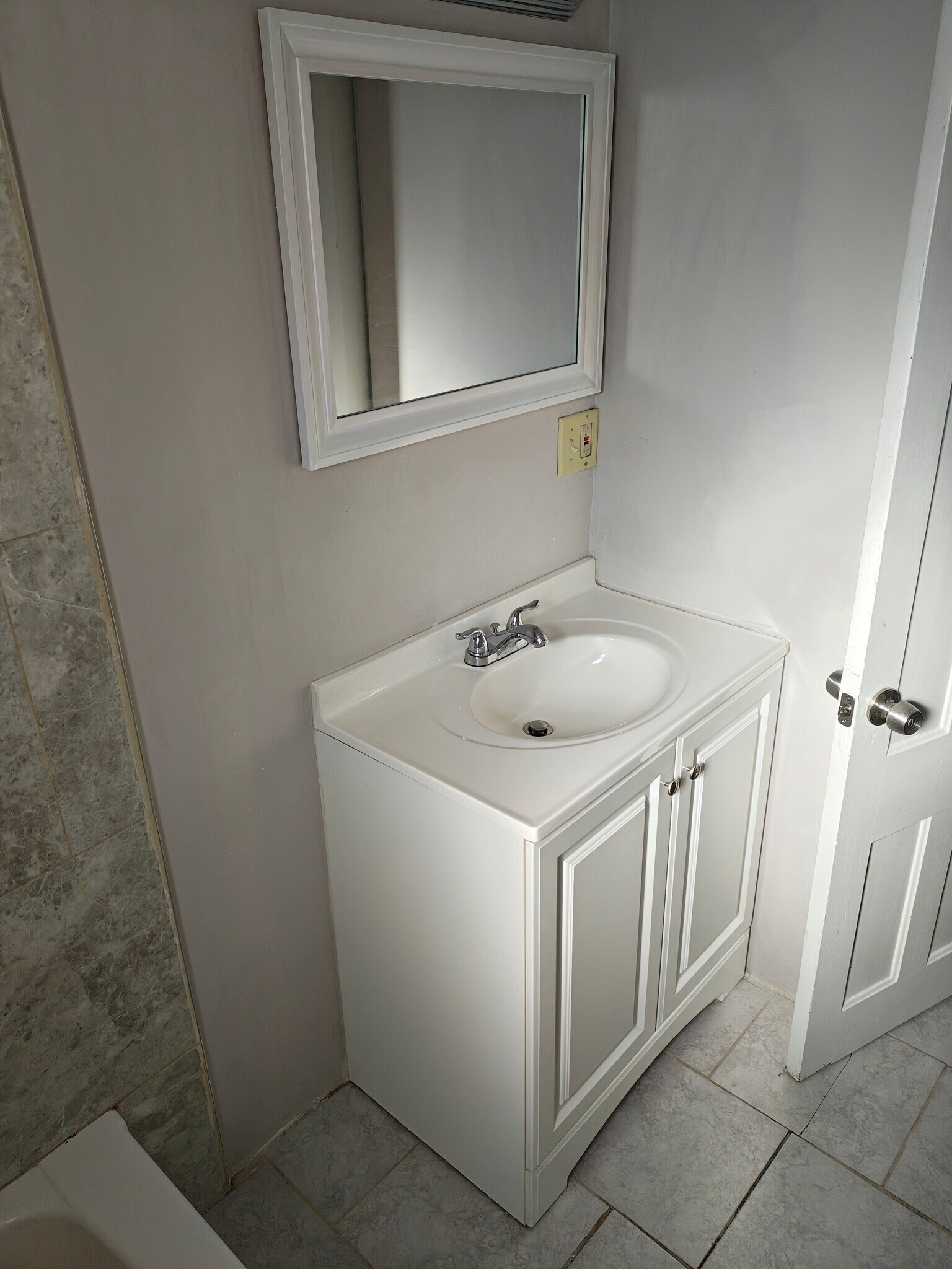 Building Photo - 14 Cedar St