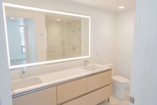 Building Photo - 2Bd/2Ba Seattle Condo