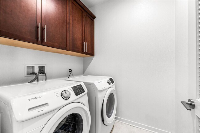 Building Photo - 706 Colorado Cir