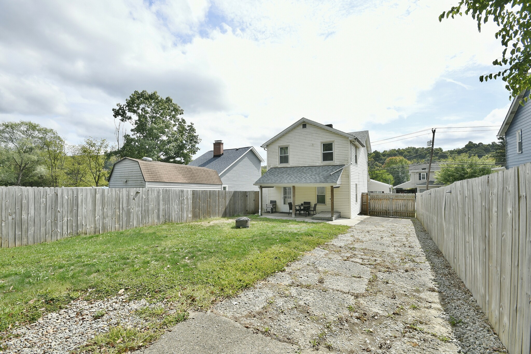 Building Photo - 3701 Finleyville Elrama Rd