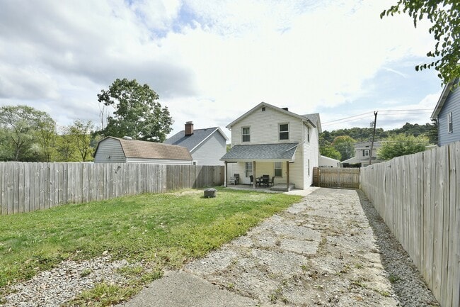 Building Photo - 3701 Finleyville Elrama Rd