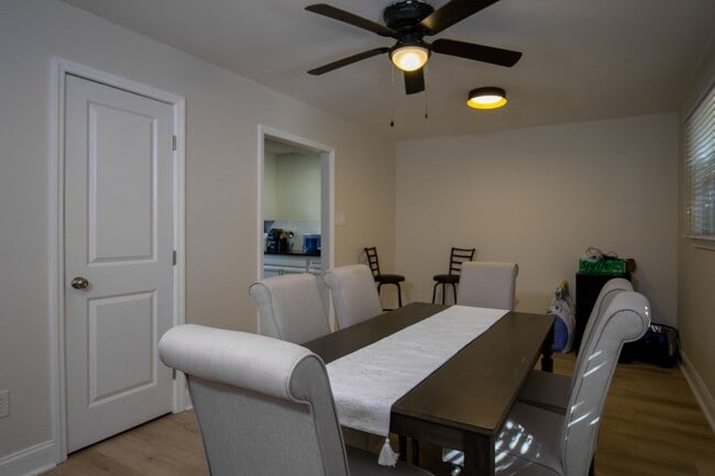 Building Photo - 3520 Sargeant Dr