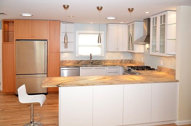 Building Photo - 1179 Oak Grove Ave