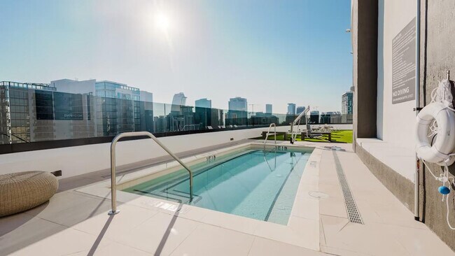 Building Photo - 36 NE 2nd St