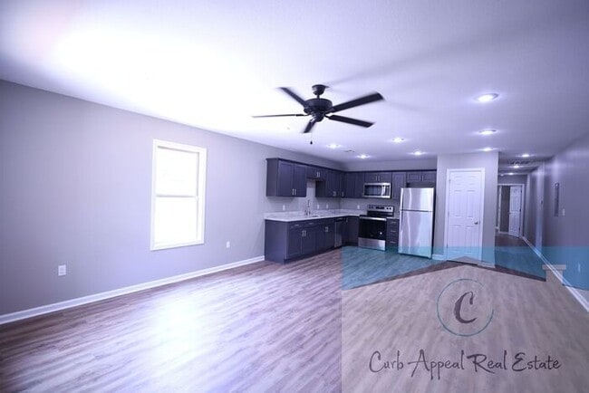 Building Photo - Move in special $700!! Luxury 2 bed, 1 bat...