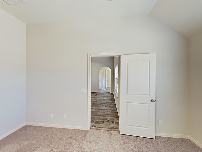 Building Photo - 421 E Mobile Terrace