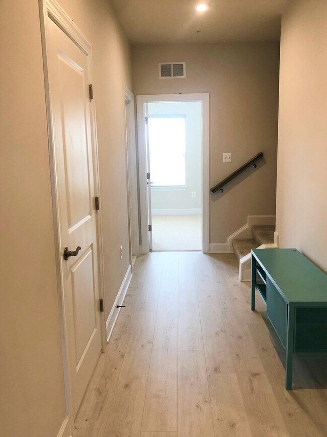Building Photo - Newly Built Townhome with Tons of Space an...