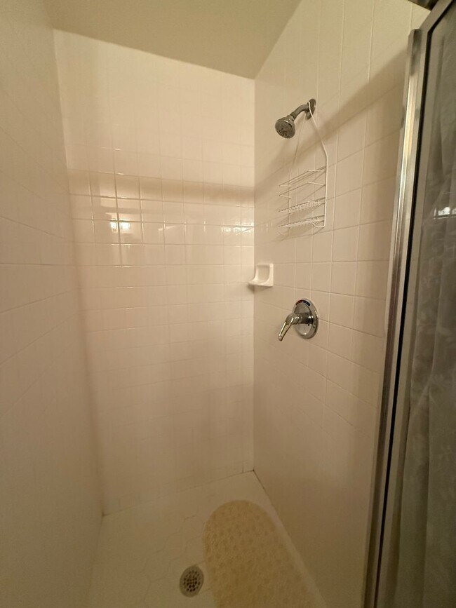 Building Photo - 255 West End Dr