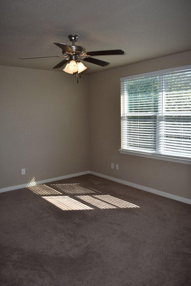 Building Photo - 105 Stone Canyon Ct