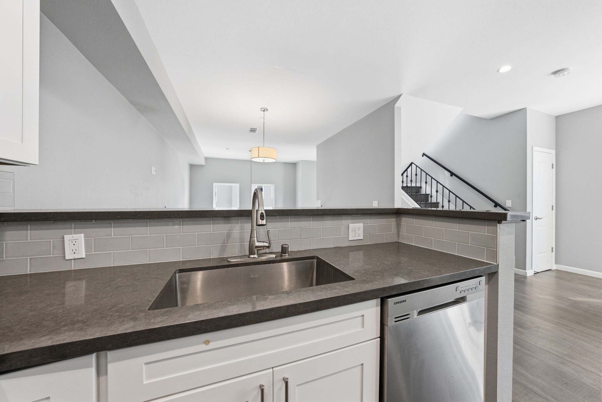 Building Photo - 817 Estancia Ter