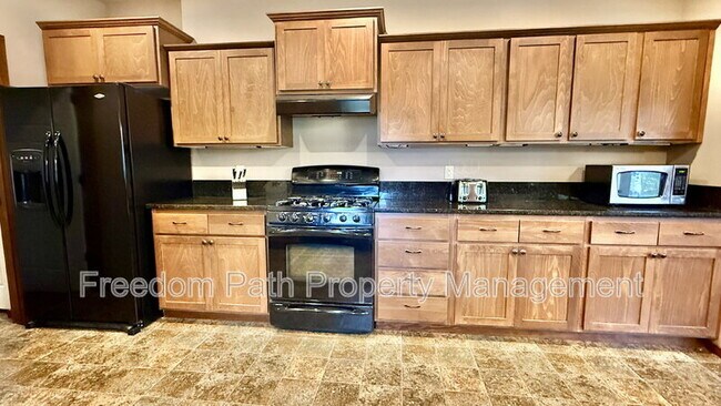 Building Photo - 406 Lundblad Pl