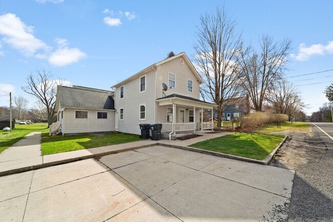 Building Photo - 6256 Wayland Rd