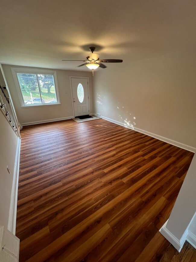 Building Photo - Charming 3-bedroom, 1-bathroom home locate...