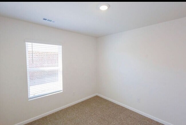 Building Photo - MOVE IN SPECIAL-Beautiful home available for rent