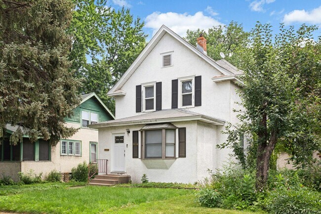 Building Photo - 864 19th Ave SE