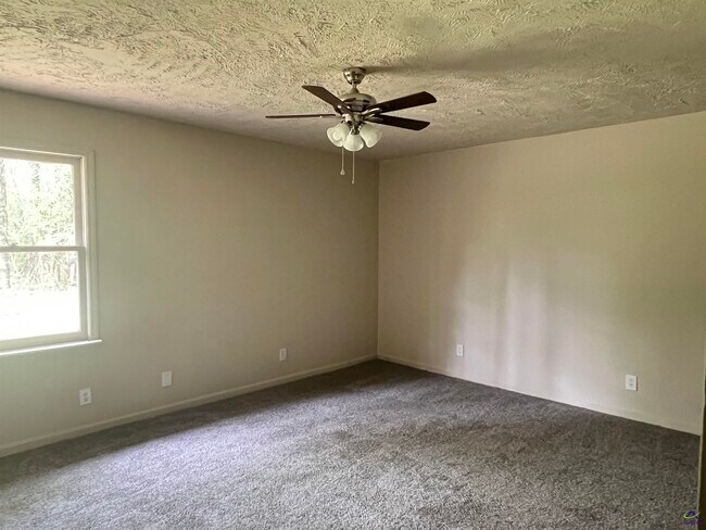 Building Photo - 1169 Sandy Beach Dr