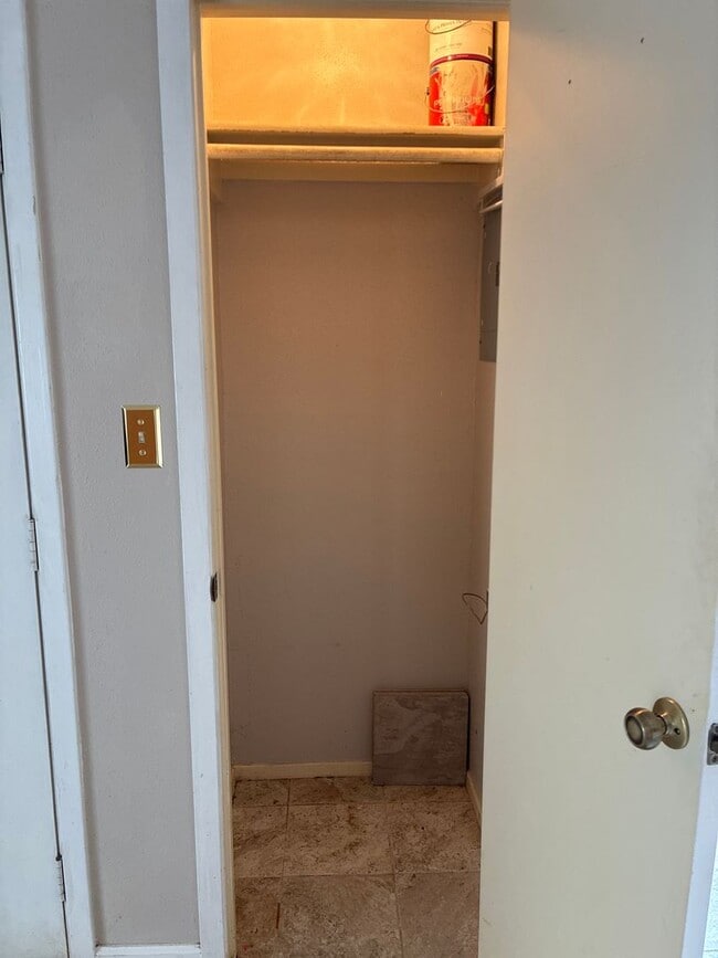 Building Photo - 1BR/1.5BA w/ Fireplace • Balcony • Pool Access in San Antonio