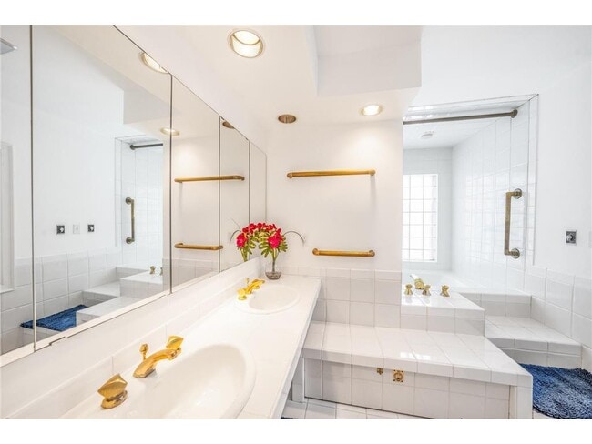 Building Photo - 1721 Humboldt Ave S