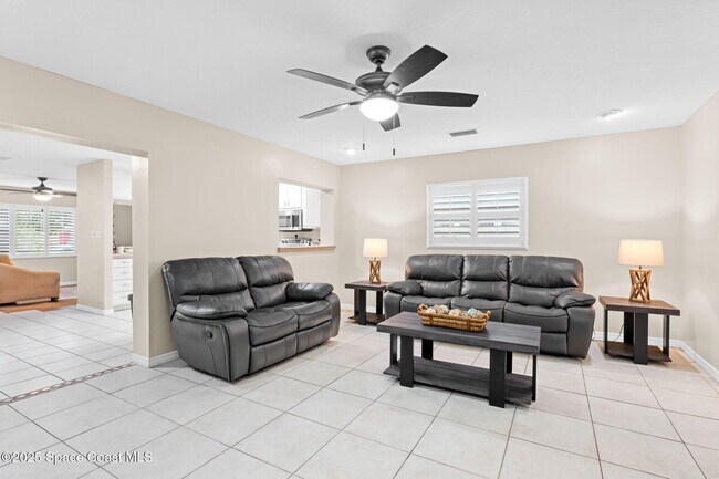 Building Photo - 999 Emerald Rd SE