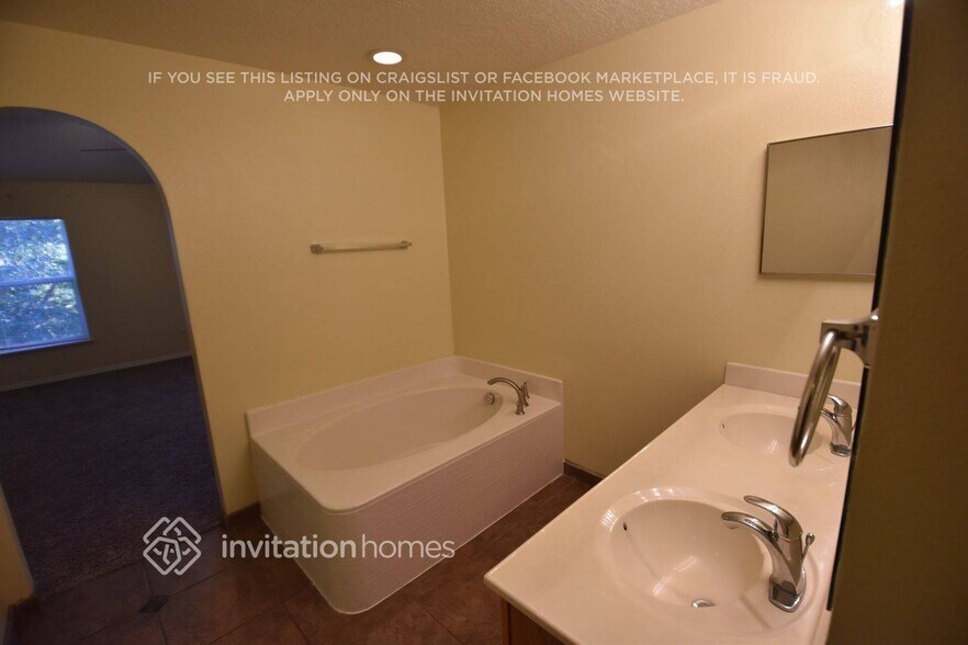 Building Photo - 2370 Sheila Dr