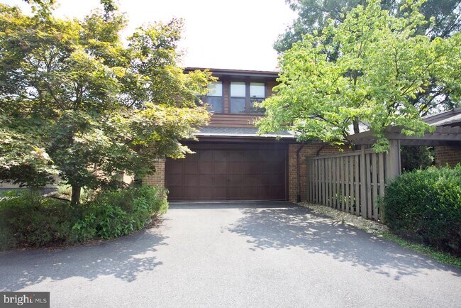 Building Photo - 5249 Strathmore Ave