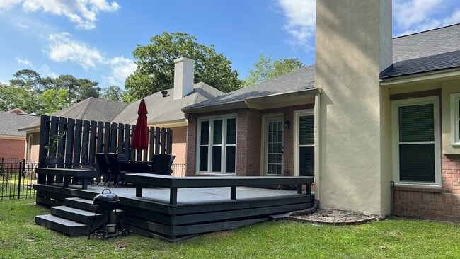 Building Photo - 32 Oak Park Point