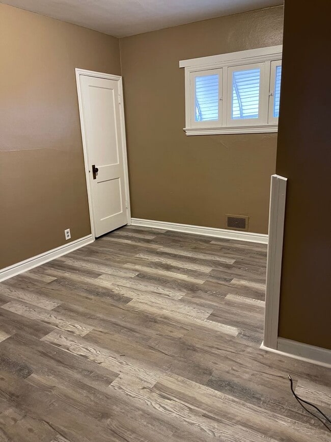 Building Photo - 3 Bedroom 1 bath home