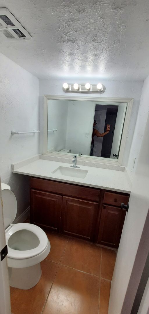 Building Photo - Spacious 2 bedroom near the Mall at Millenia