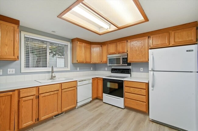 Building Photo - 636 W Richmond Ln